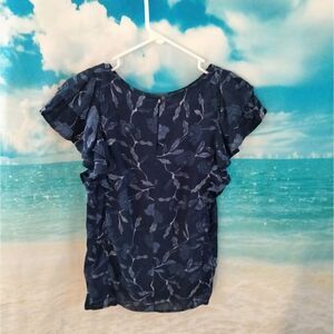 NWT: Gap woman's short sleeve blouse.